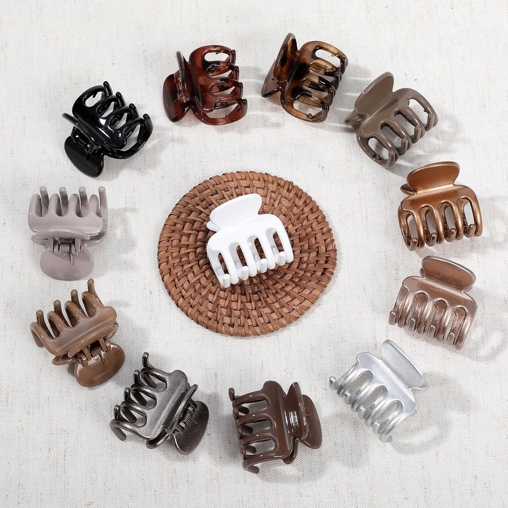 Sisiaipu clips next to a ruler showing 1.8-inch size for easy scale and travel convenience
