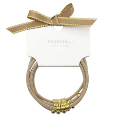 SISYOUP hair ties styled at a beach festival showing fashionable, travel-ready look