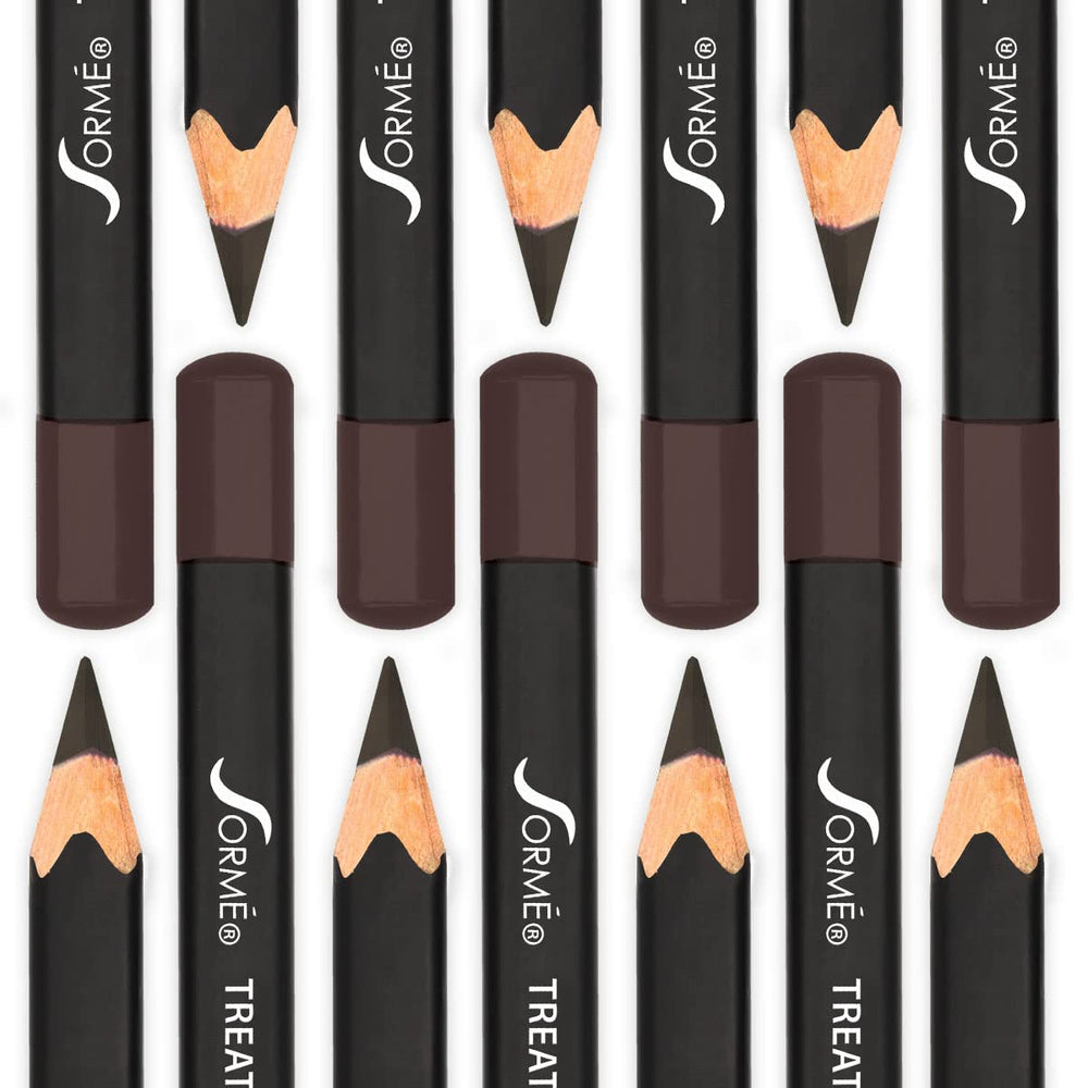 SORMÉ lifestyle shot with winged eye look illustrating long-lasting dramatic finish