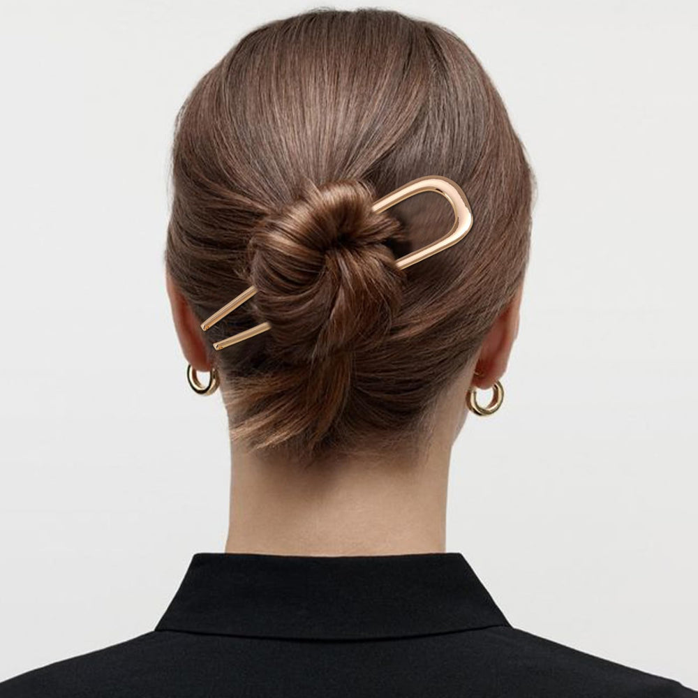 Srevela gold pin detail emphasizing elegant tone and outfit coordination