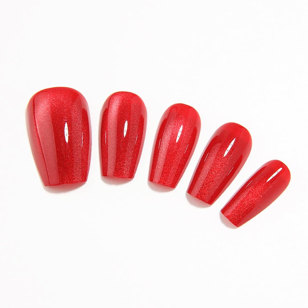 Stbisen close-up of cat eye texture displaying ruby-like flash and luminous gel benefit