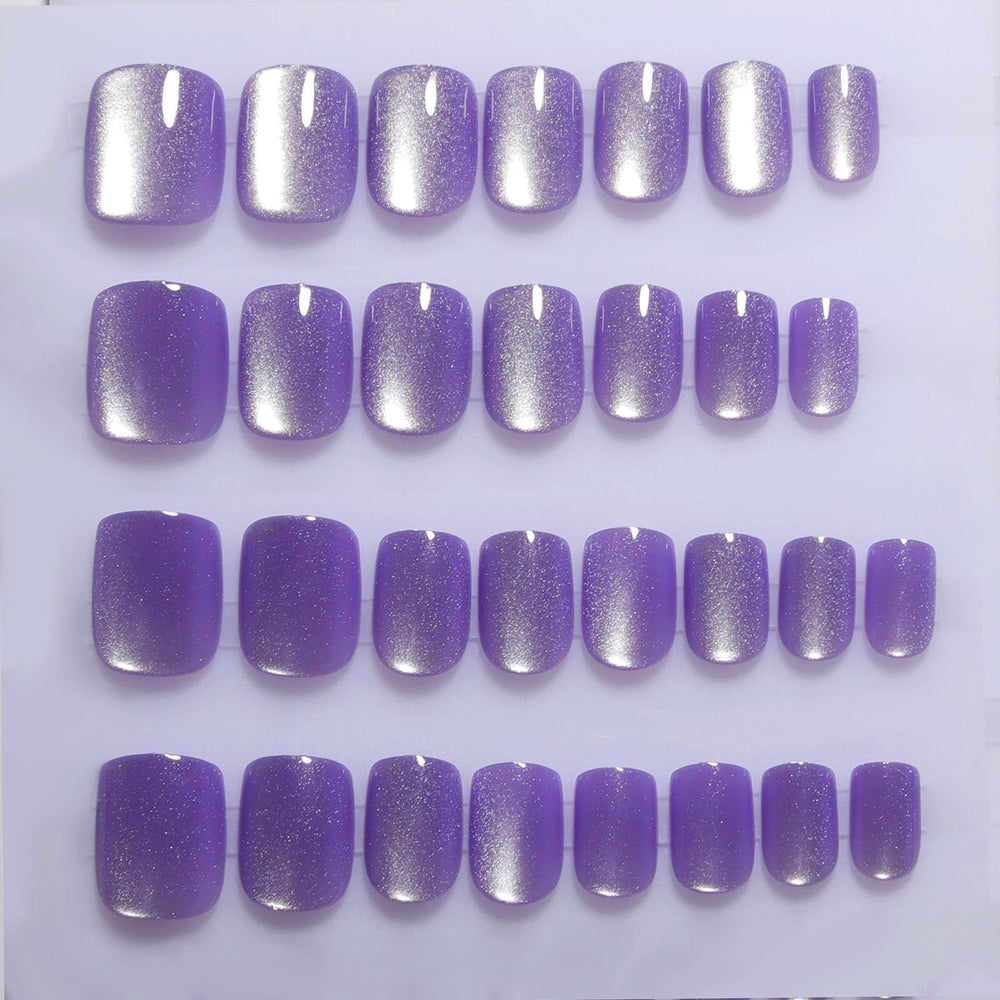 Stbisen nails worn on hands in lifestyle shot demonstrating wearable short square style