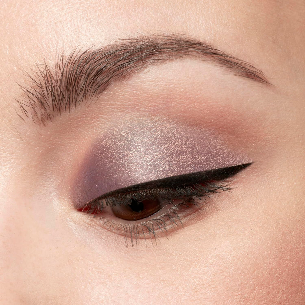 stila doe-foot applicator close-up demonstrating precise shimmer placement