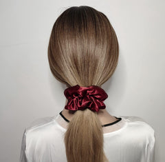 Sufermoe close-up of satin texture highlighting smooth surface that reduces hair friction