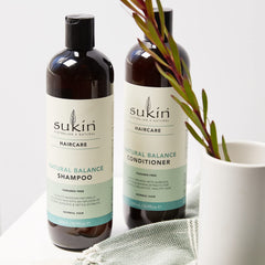 Baobab oil drop close-up with Sukin indicating moisturizing benefit