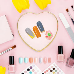 SUMAJU palette in use mixing nail gel showing precise blending benefit