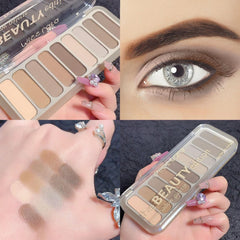SUMEITANG applying shadow with brush to eyelid to show easy blending and pigment payoff