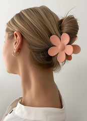 Sunolga variety pack used in hair demonstrating versatile styles and everyday confidence