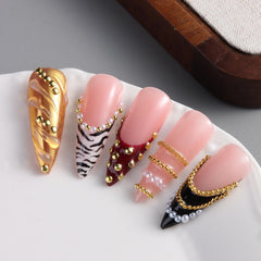 SUTOKAKA chain and beads applied on nail demonstrating finished look
