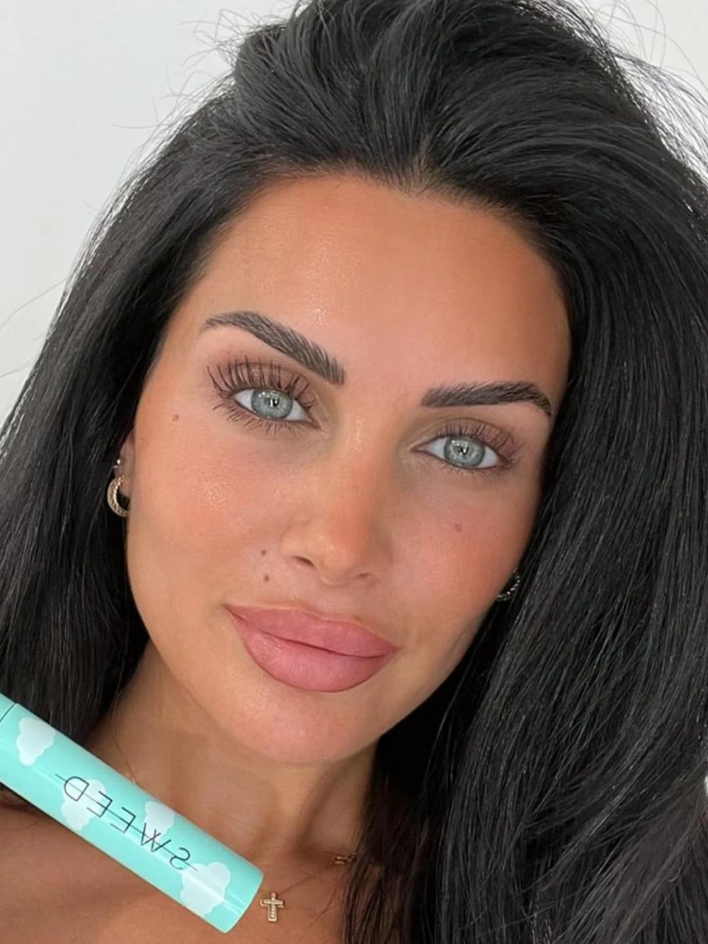 Sweed before-and-after lashes showing volumizing and lengthening effect