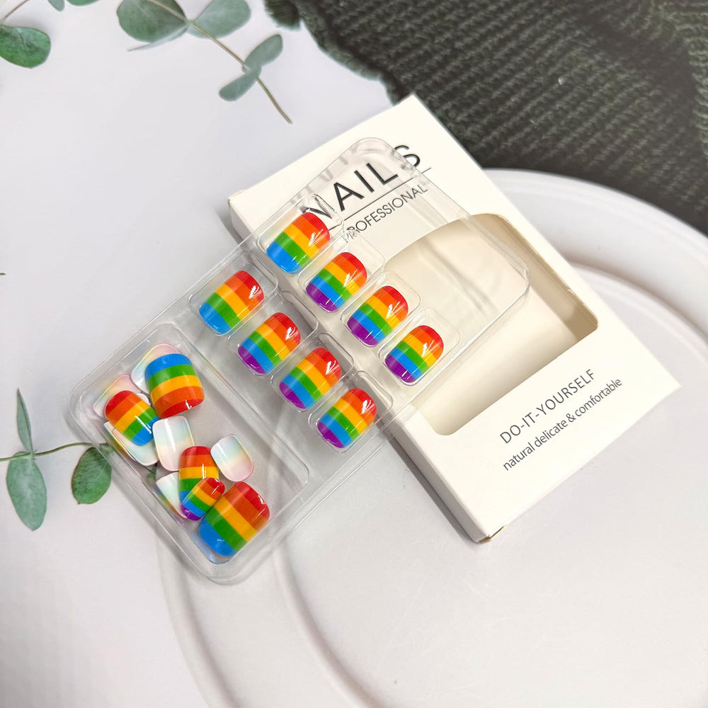 SXTSZJ press-on nails worn on hands illustrating finished look and instant style