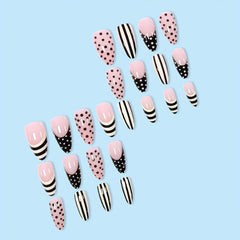 SYPAFG lifestyle photo nails on hand medium almond look for instant polished style benefit