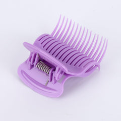 Tbestmax clip holding a hot roller demonstrating heat resistance benefit