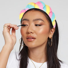 Tetizo headband in use while washing face demonstrating hair protection