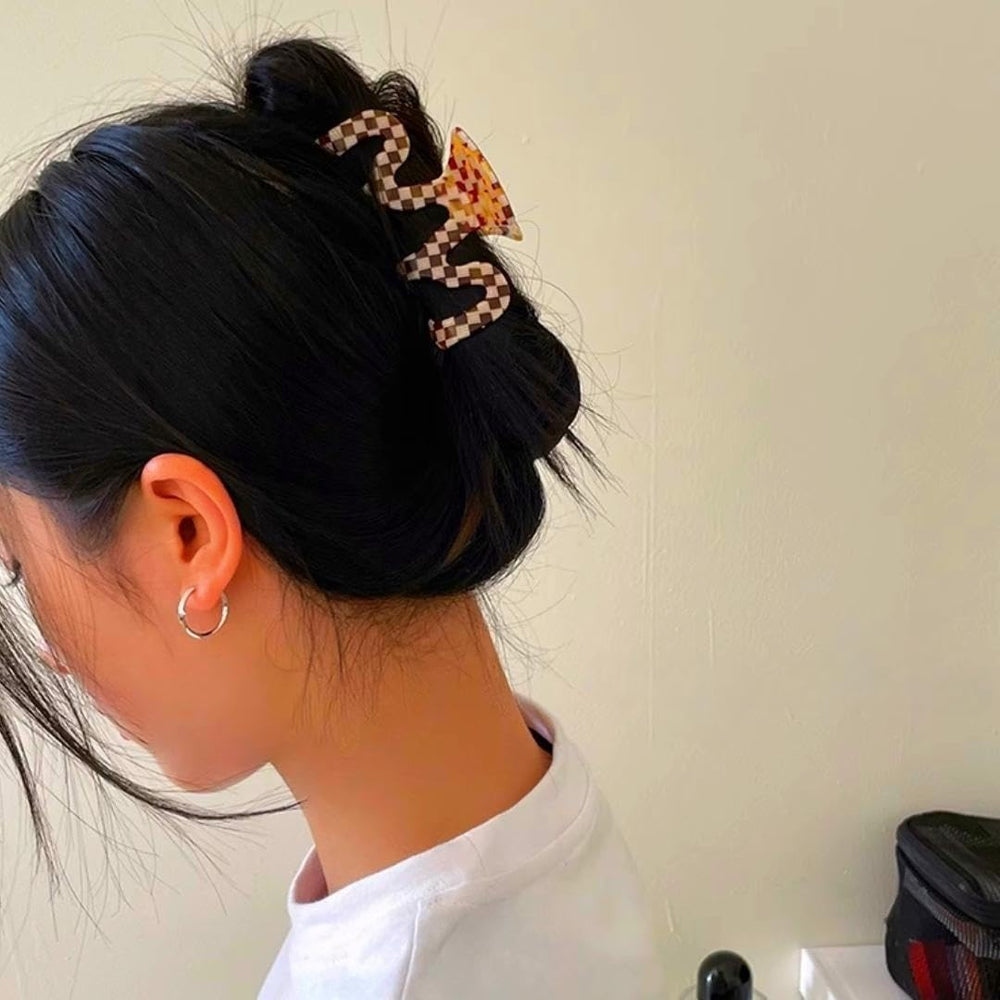 Textention clip in hair updo demonstrating reliable hold for medium-thick hair