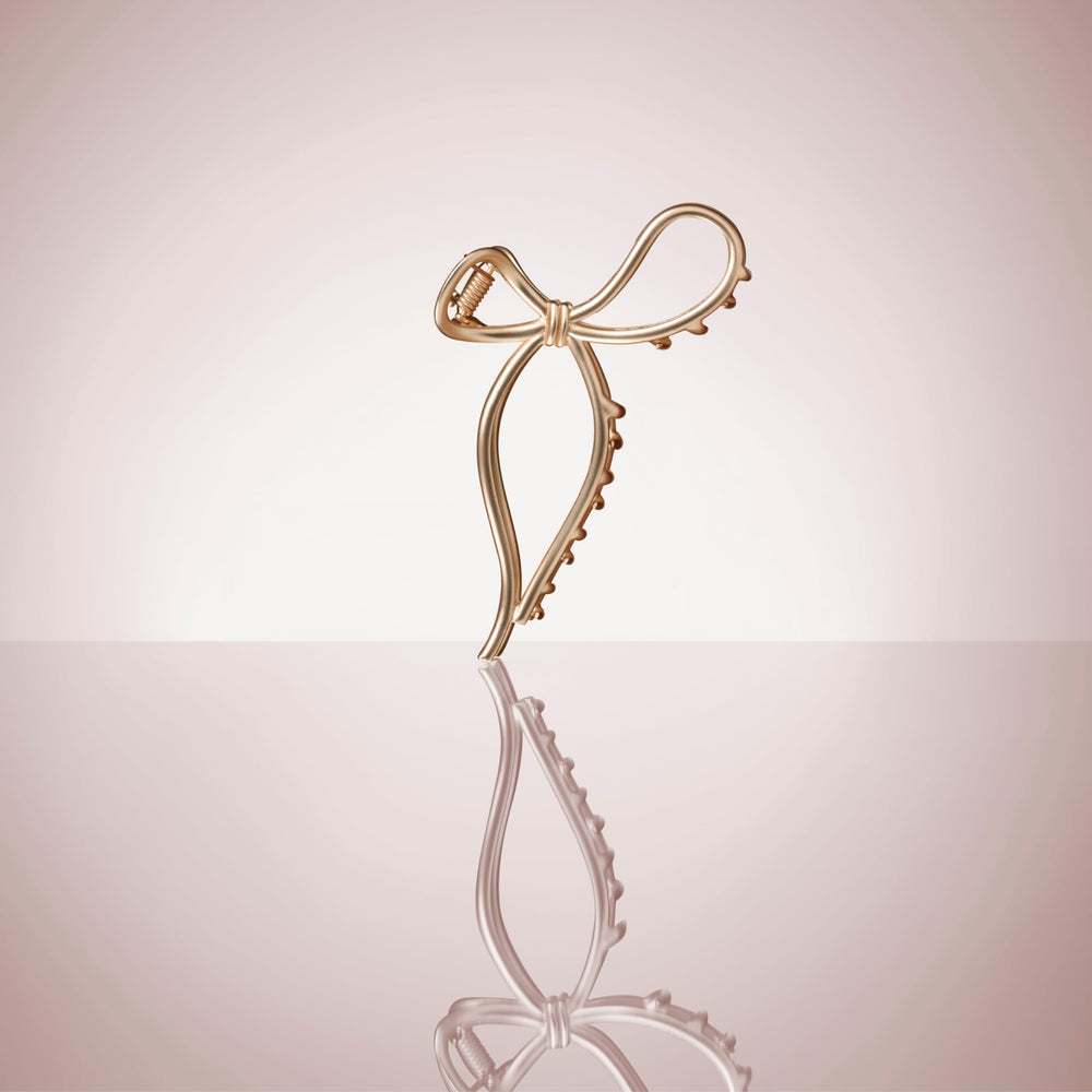 The Hair Edit clip holding a half-up style demonstrating practical elegant hold
