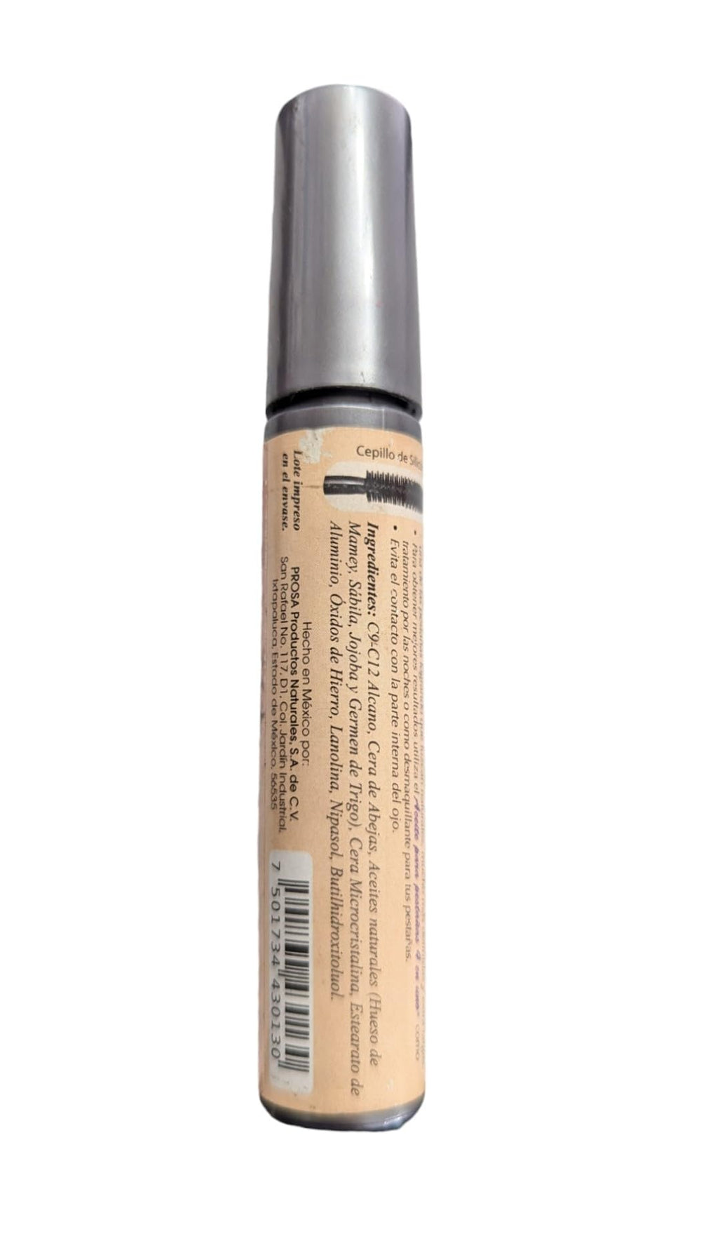 Topnice Prosa applied on lashes in lifestyle setting for lifted, volumized look