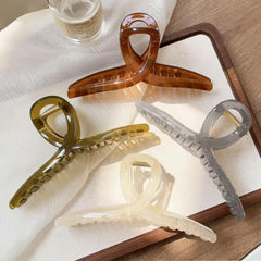 UKETIM front view of 4-piece neutral jumbo claw clips, reliable everyday hold