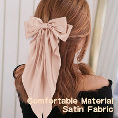Unbednigt clip worn in a ponytail demonstrating fullness and long-tail movement