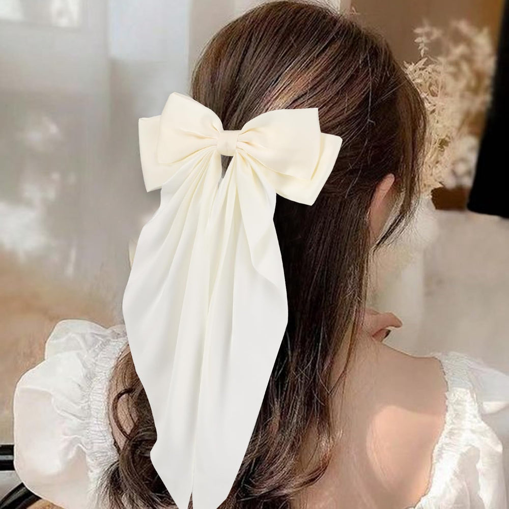 Unbednigt model wearing a bow in ponytail demonstrates instant polished look