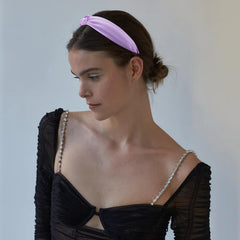 VELSCRUN elastic back being stretched to show flexible, snug fit