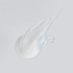 Versed Purist pump dispensing gel, demonstrating easy controlled application benefit