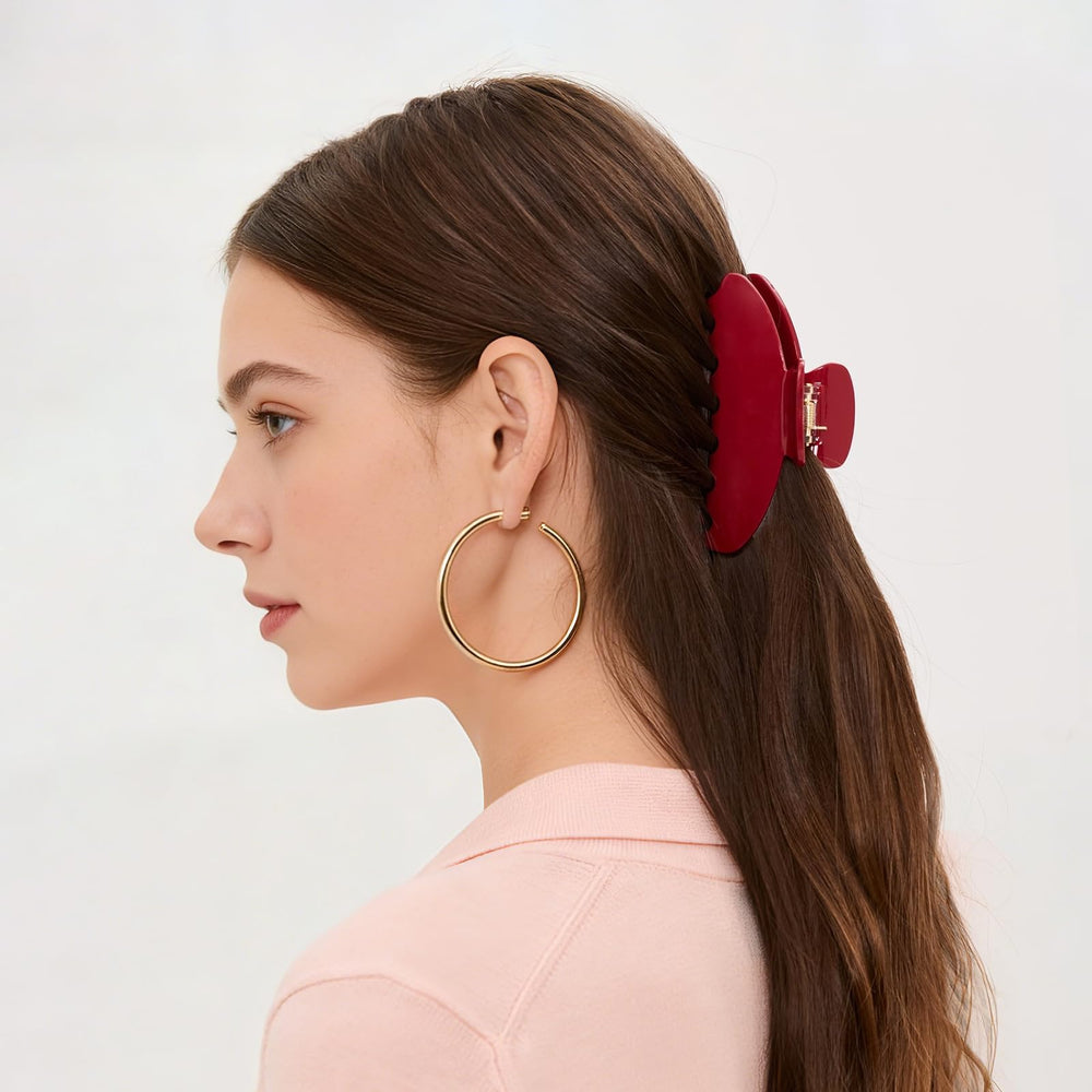 Vigorpace clip in woman's hair demonstrating secure everyday styling