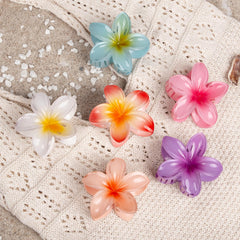 Vigorpace on model at beach showing summer style boost and secure hold