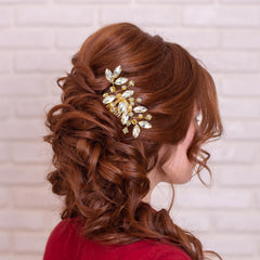 Vin Beauty combs worn by bride showcasing wedding-ready elegance and shine