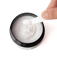 visualsource cream on hand ready to apply, benefit: demonstrates easy application