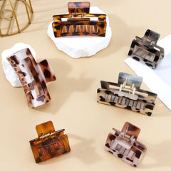 Vovii close-up of leopard print pattern highlighting stylish detail and durability