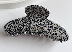 Wenlly clip styled in half-up hair demonstrating comfortable secure hold