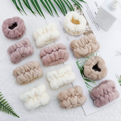 WHAVEL wristbands in a spa setting conveying comfort and convenience