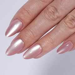 WiniBeauty hand holding nails for size comparison and easy at-home fit