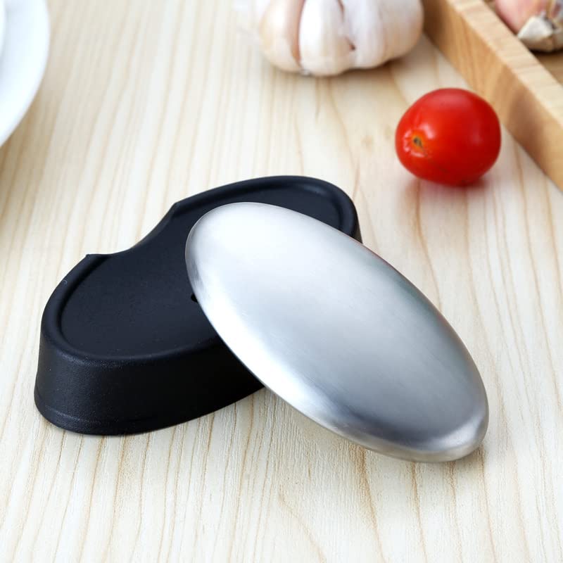 WondMall soap in hand demonstrating easy rubbing to remove kitchen odors
