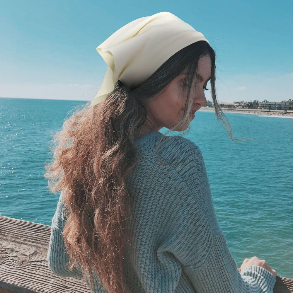 WOVOWOVO headband on model from side demonstrating non-slip hold