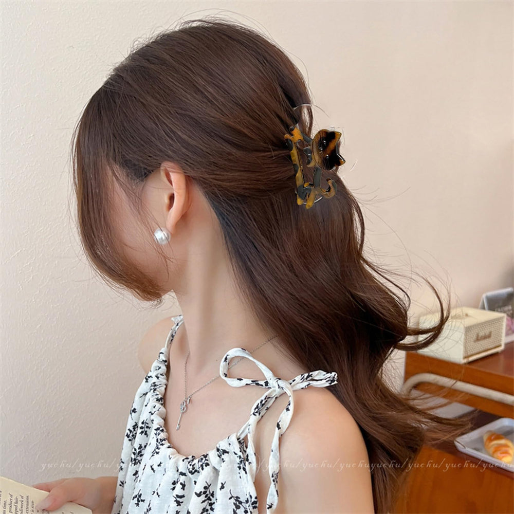 WULIUFLY clip held in hand showing small size and travel-friendly benefit