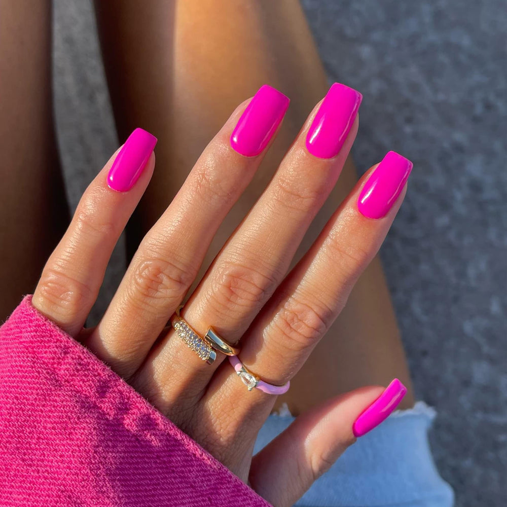 XCREANDO front packaging showing 24 hot pink press-on nails and box benefits