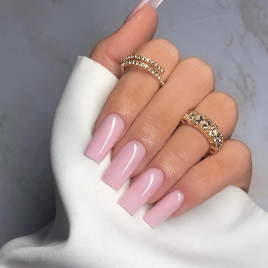 XCREANDO front packaging showing pink press-on nails and quick application benefit