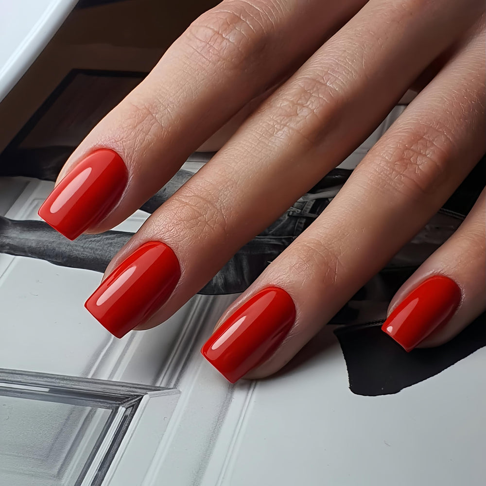 XCREANDO press-on nails held in hand showing scale and natural fit benefit