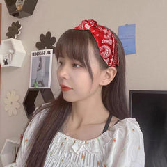 Xiyantiji cross twist knot detail offering defined front styling