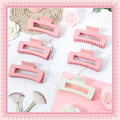 XunYee clip held in hand to show 4.1 inch scale and portability advantage