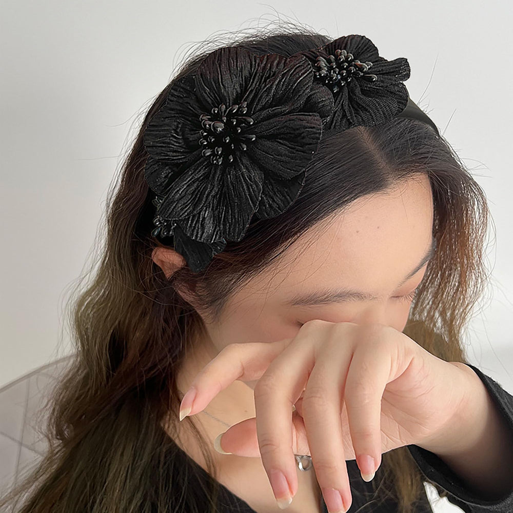 XXFBJNMD on model with daytime outfit demonstrates effortless styling benefit