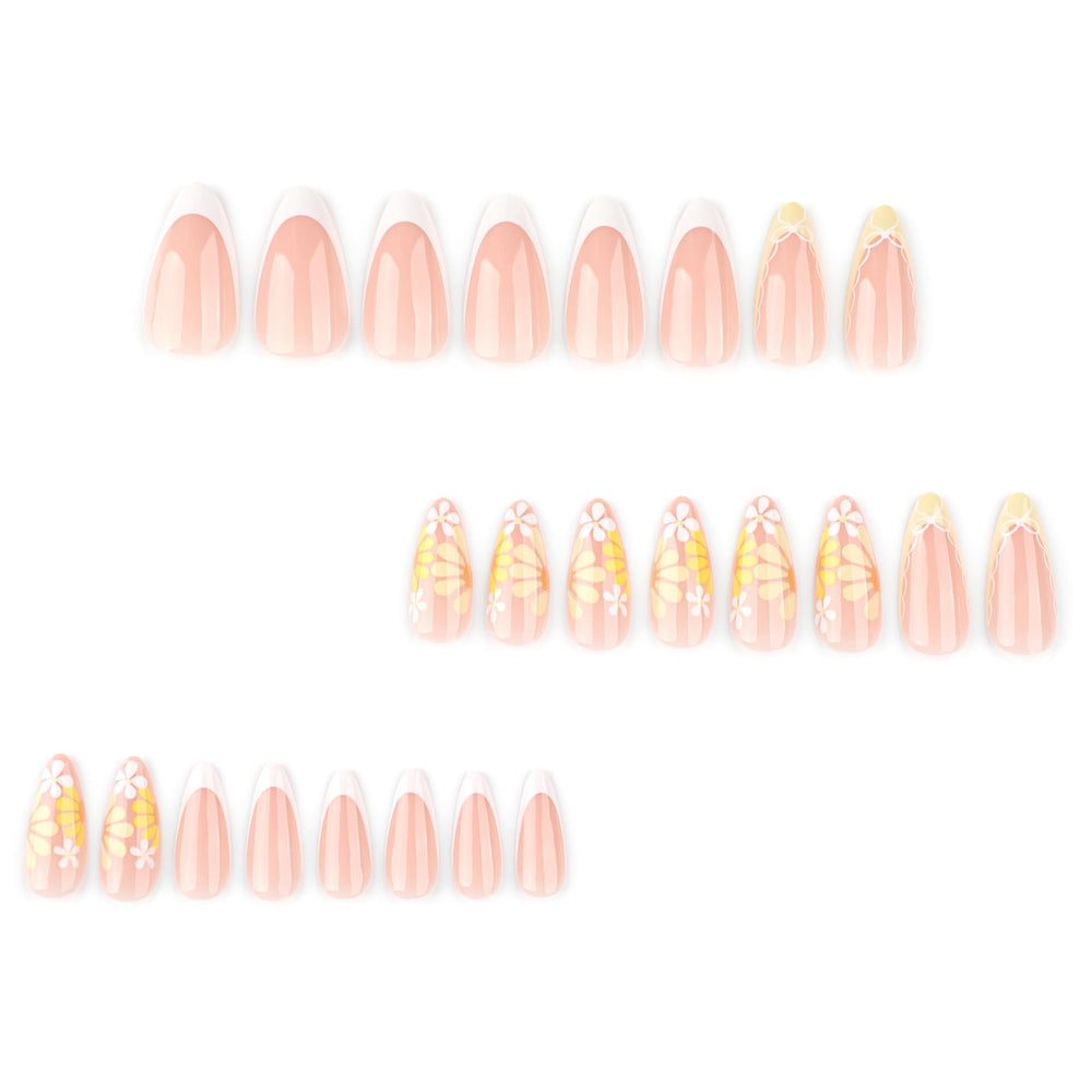 XZMeiLun nails worn outdoors at a picnic, highlighting floral design and polished look