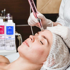 YMEYFAN esthetician using serum in salon showing efficient treatment benefit