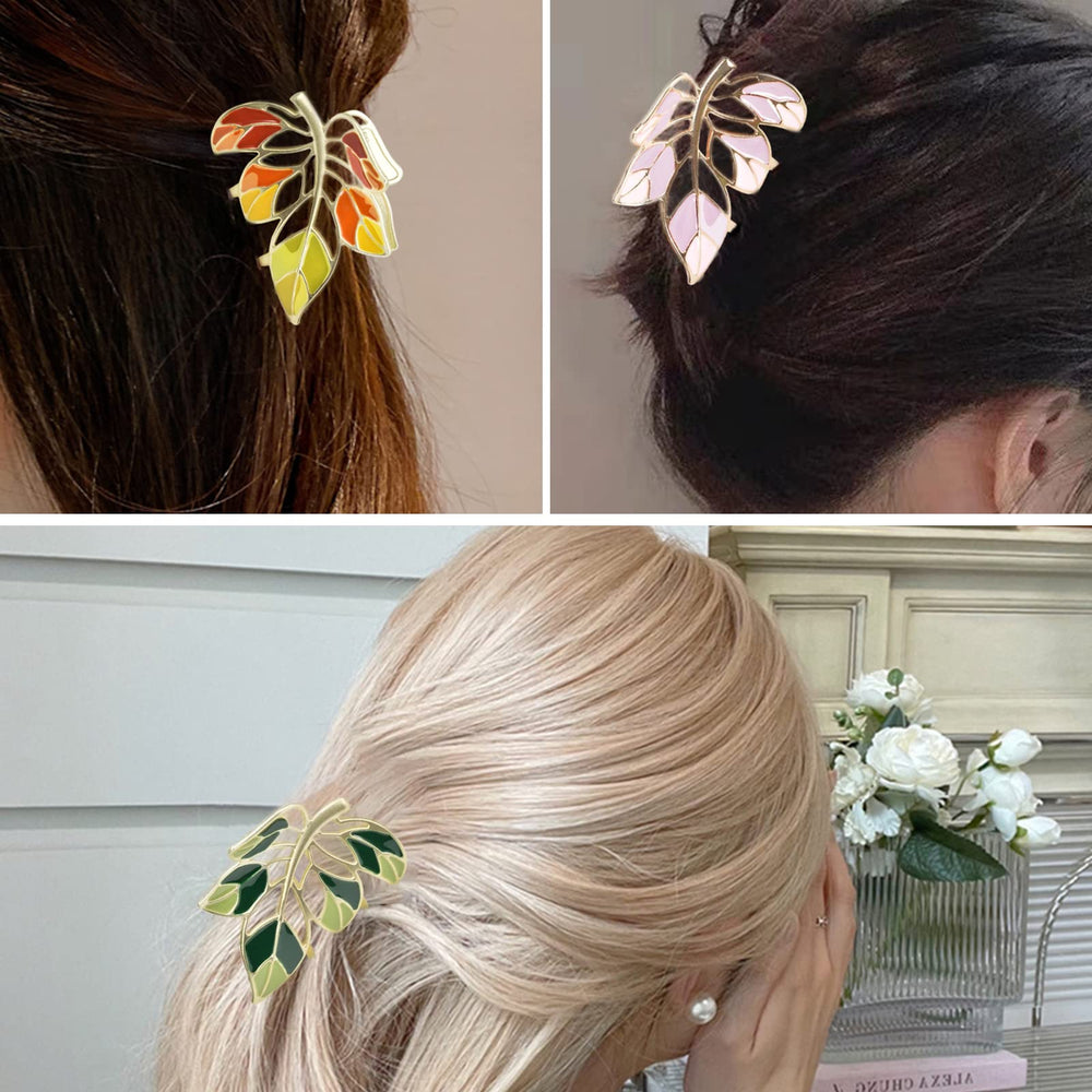 Yonchic hand holding the claw and clips to show scale and ease of styling for all hair types
