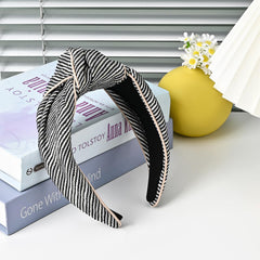 Yonchic size comparison with ruler showing ideal 20–22 inch fit