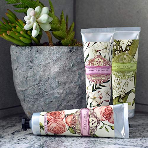 AAA DE AROMAS ARTESANALES DE ANTIGUA cream applied to hands demonstrating quick absorption benefit