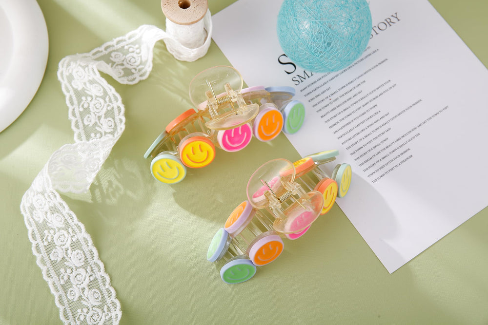 AACKS hair claw used on beach hairstyle showing sun-ready style benefit