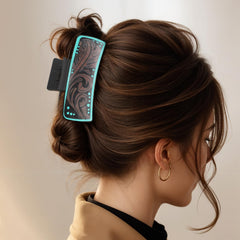 Abeillo clip used in half‑up hairstyle, adding western charm and reliable hold